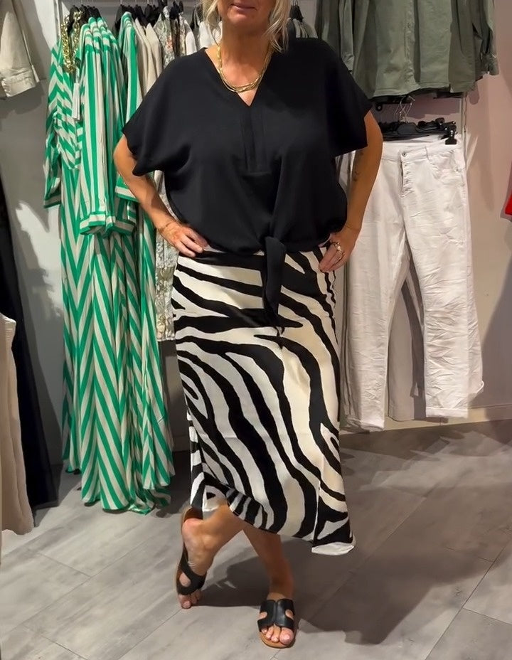 Aikaterine – Set with Casual Front Knot Top and Midi Skirt