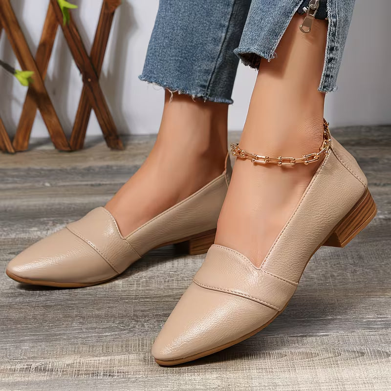 Alannah – Shoes with Pointed Toe and Low Heel