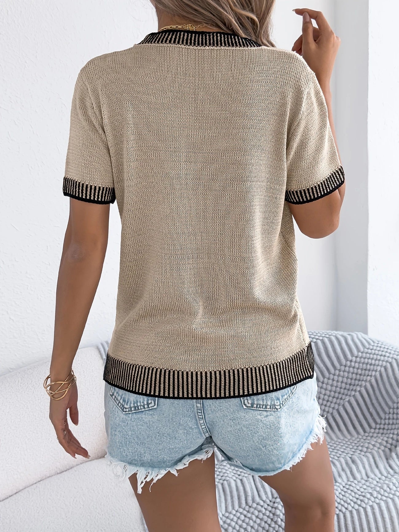 Alethea – Elegant Round Neck and Striped Knit Top