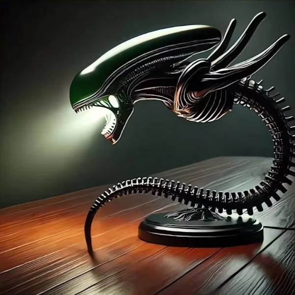 AlienGlow – Table Lamp in the Shape of an Extraterrestrial Creature