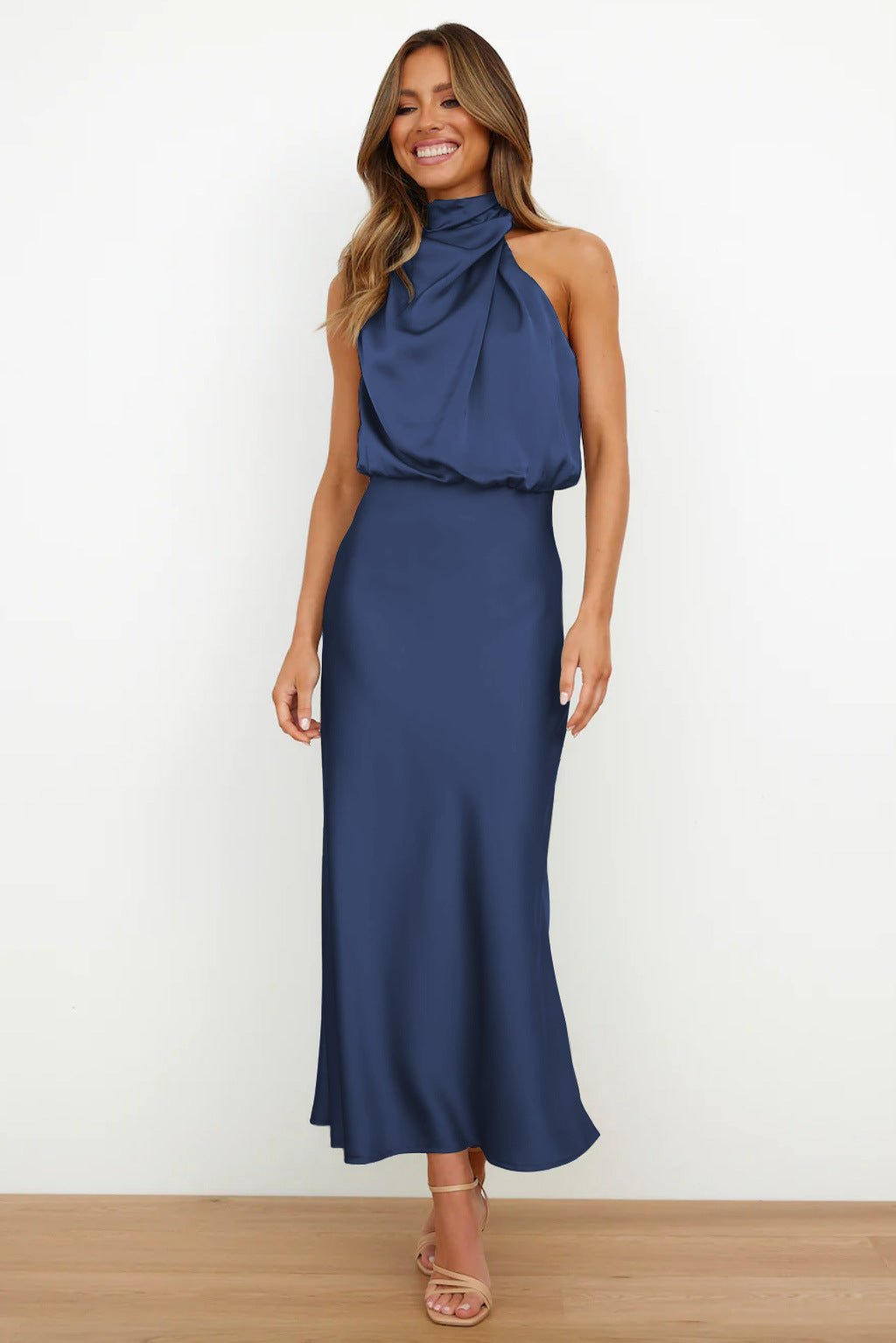 Aukje – Elegant Sleeveless Maxi Dress Made of Satin