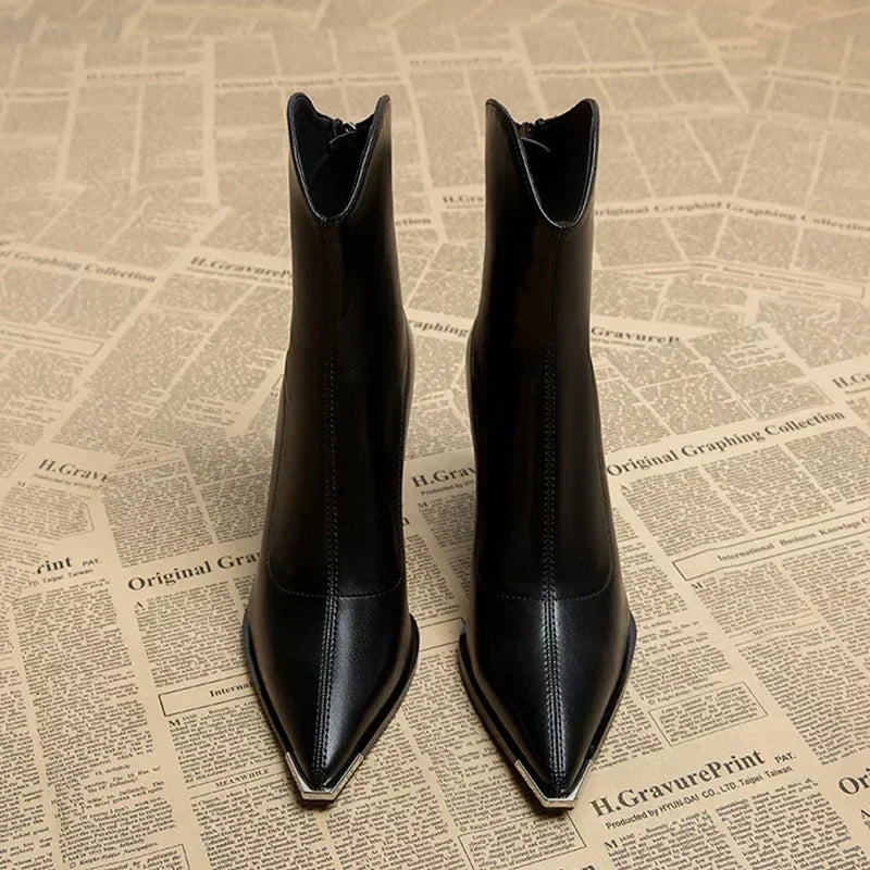 Berennice – Boots with High Heel and Zipper at the Back