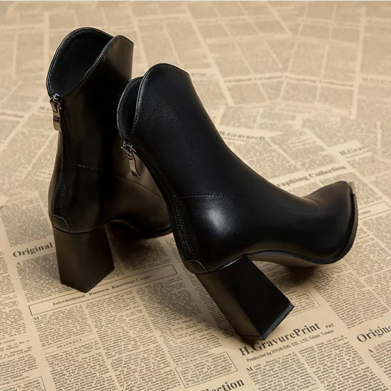 Berennice – Boots with High Heel and Zipper at the Back