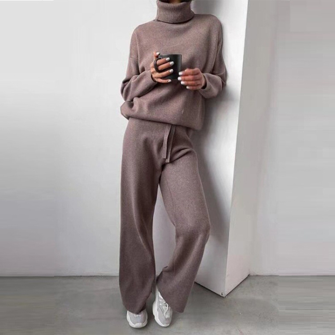 Brugman – Stylish Two-Piece Set with Turtleneck