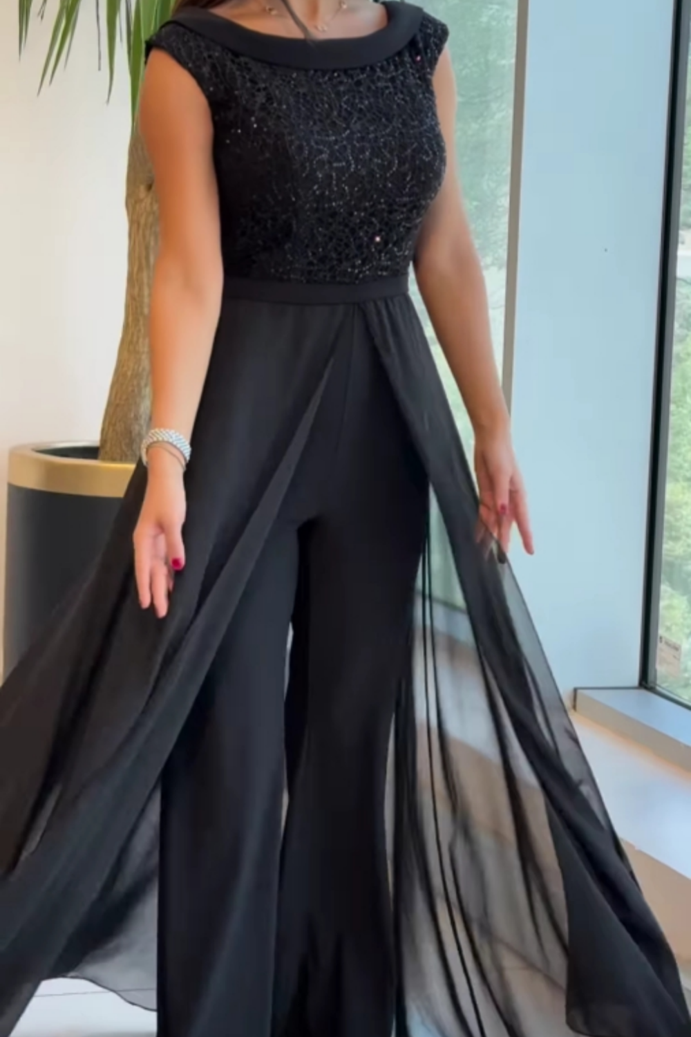 Dijaana – Classic Sleeveless Jumpsuit