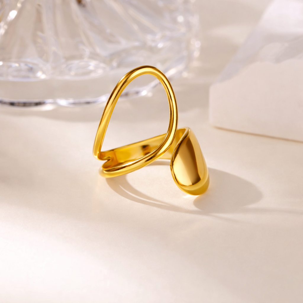 Elevé Sculptural Ring