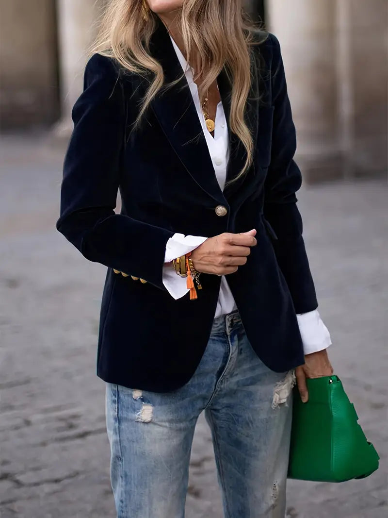 Elīna – Fashionable Velvet Blazer