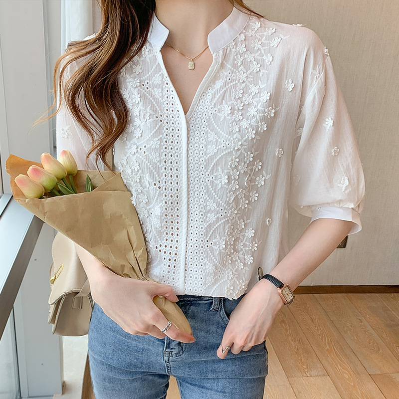 Elisabete – Casual Knit Blouse with V-Neck