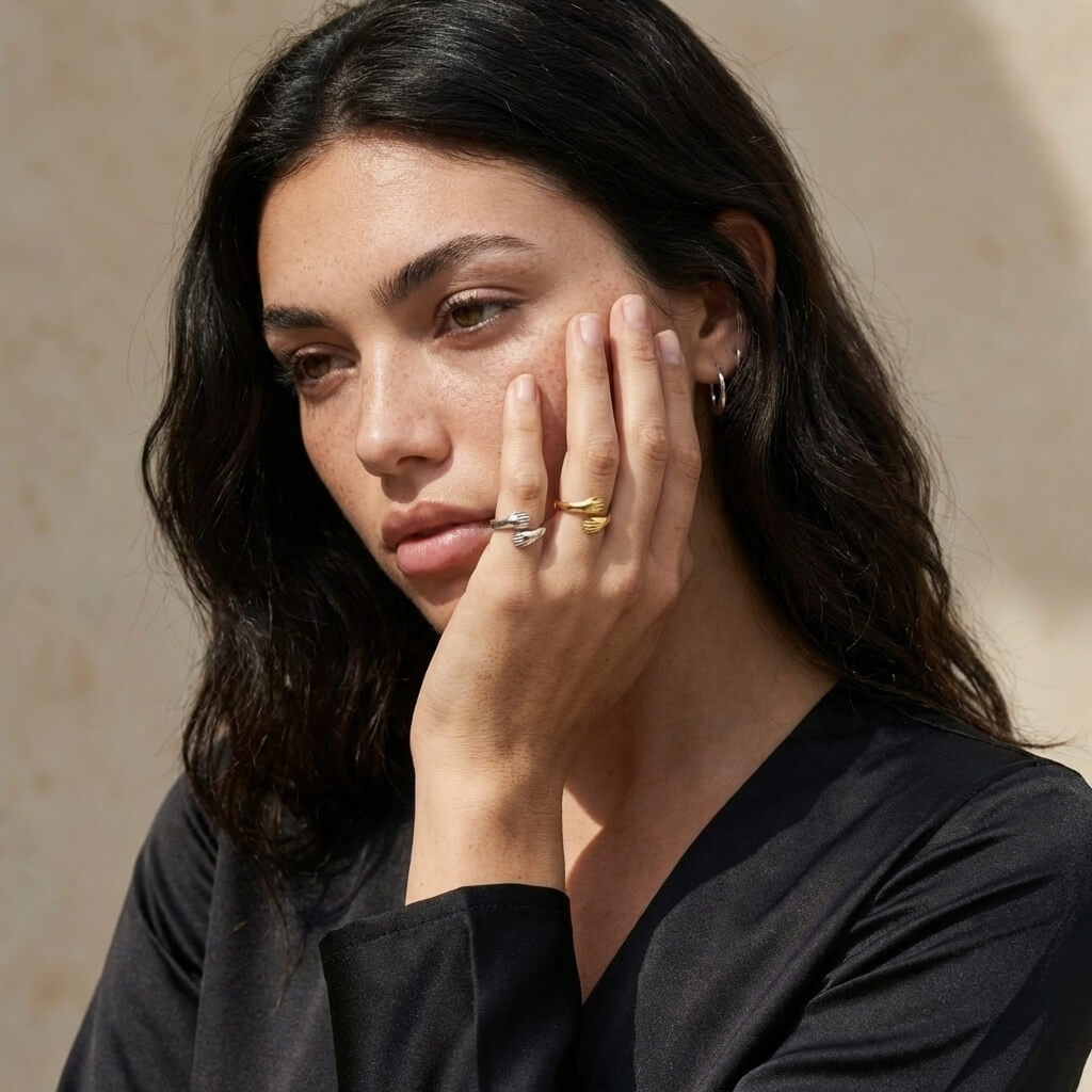 Eterna Hug Ring