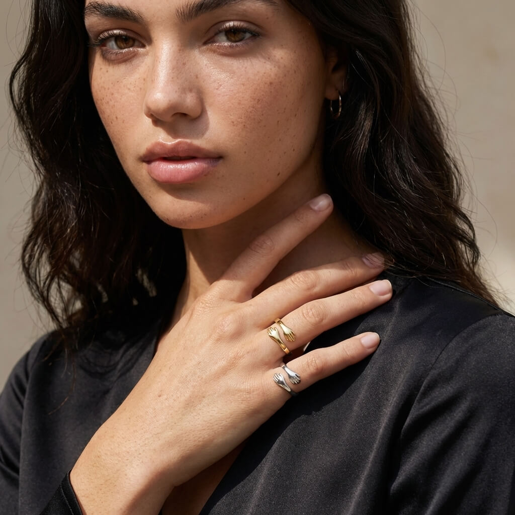 Eterna Hug Ring