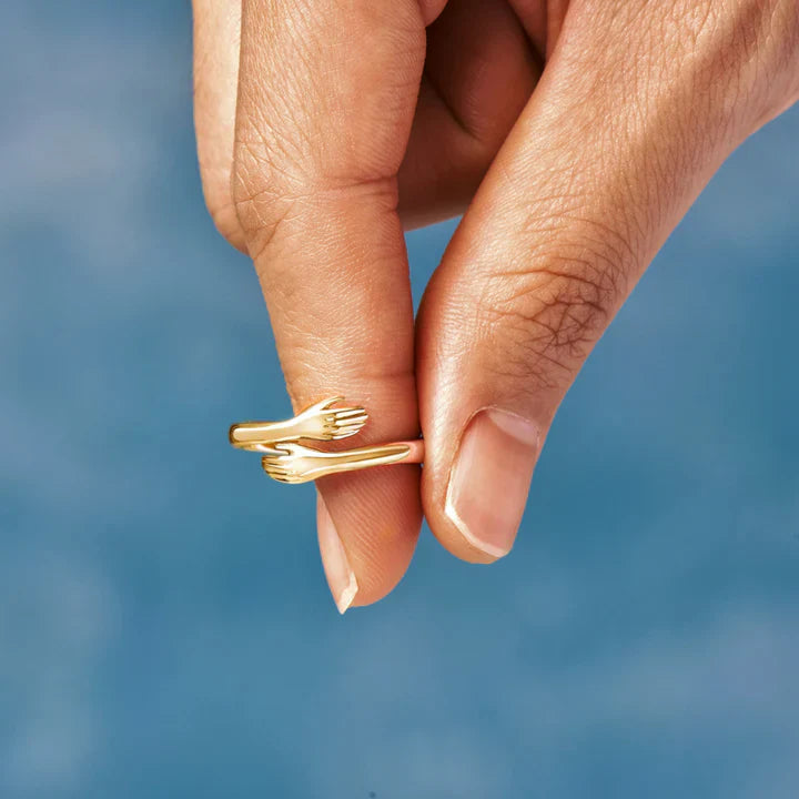 Eterna Hug Ring