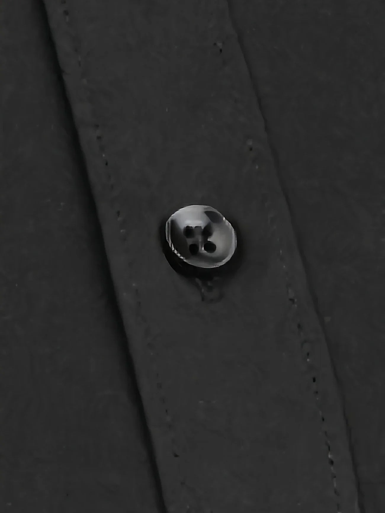 Ezra – Elegant Slim-Fit Shirt with Buttons
