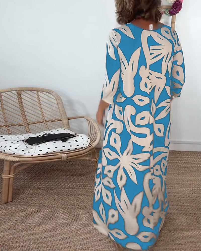 Halina – Dress with Round Neckline and Long Sleeves with Print