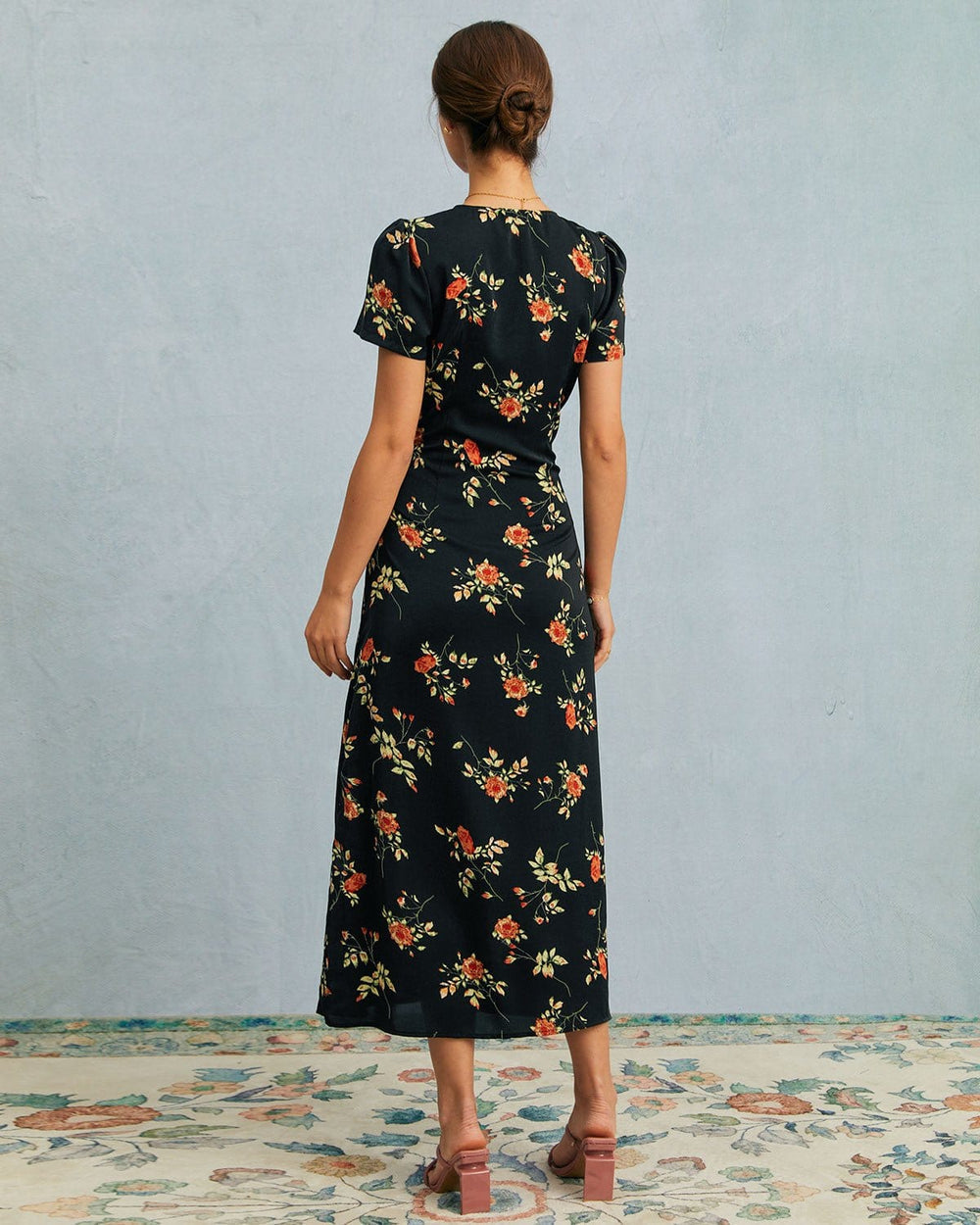 Kambria – Short-Sleeved Midi Dress with Floral Pattern