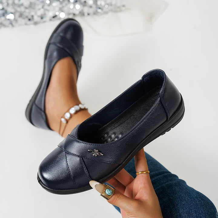 Kinerah - Orthopedic Leather Shoes with Metal Emblem