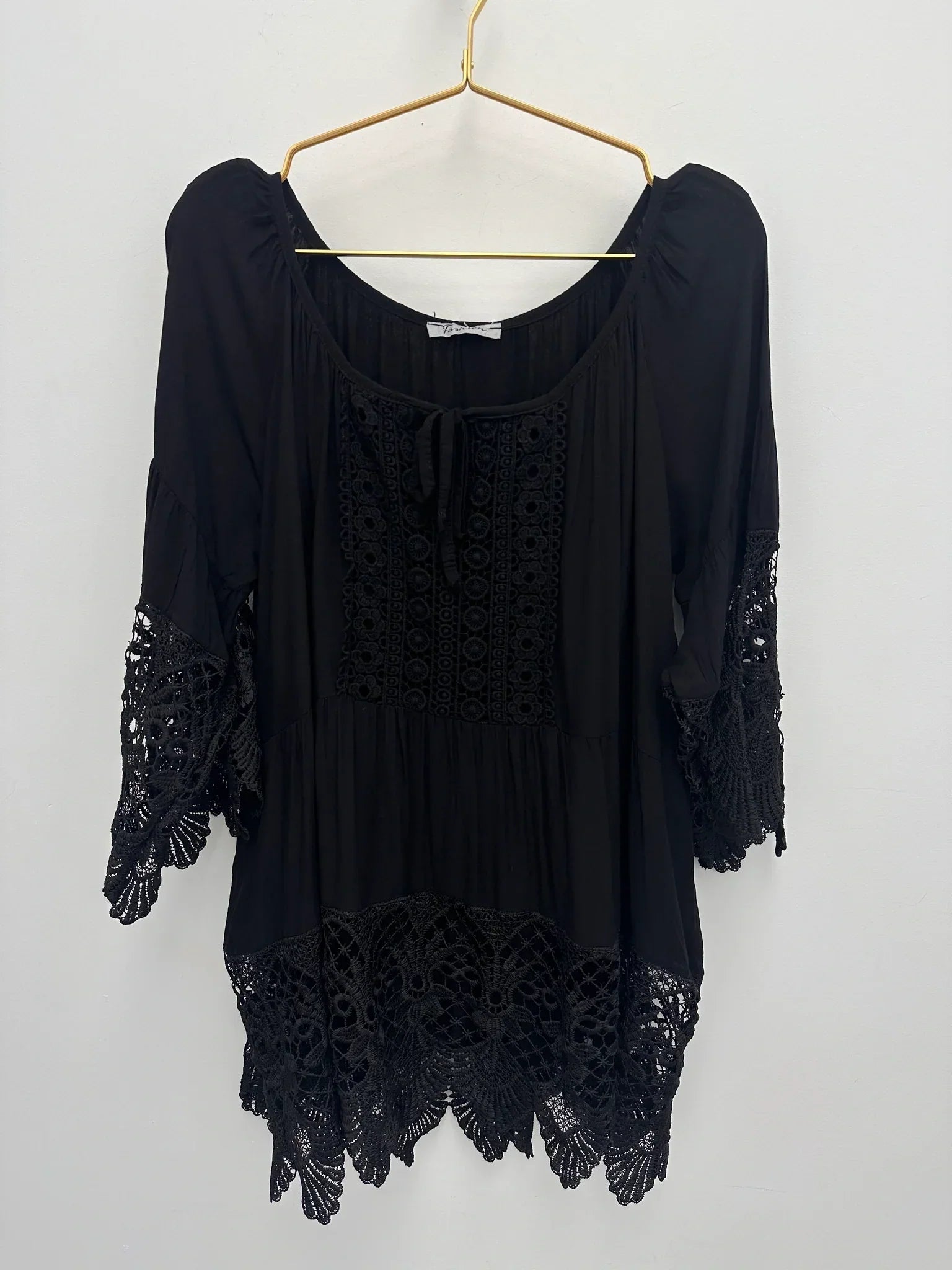 Lurdes – Stylish Shirt with Round Neck