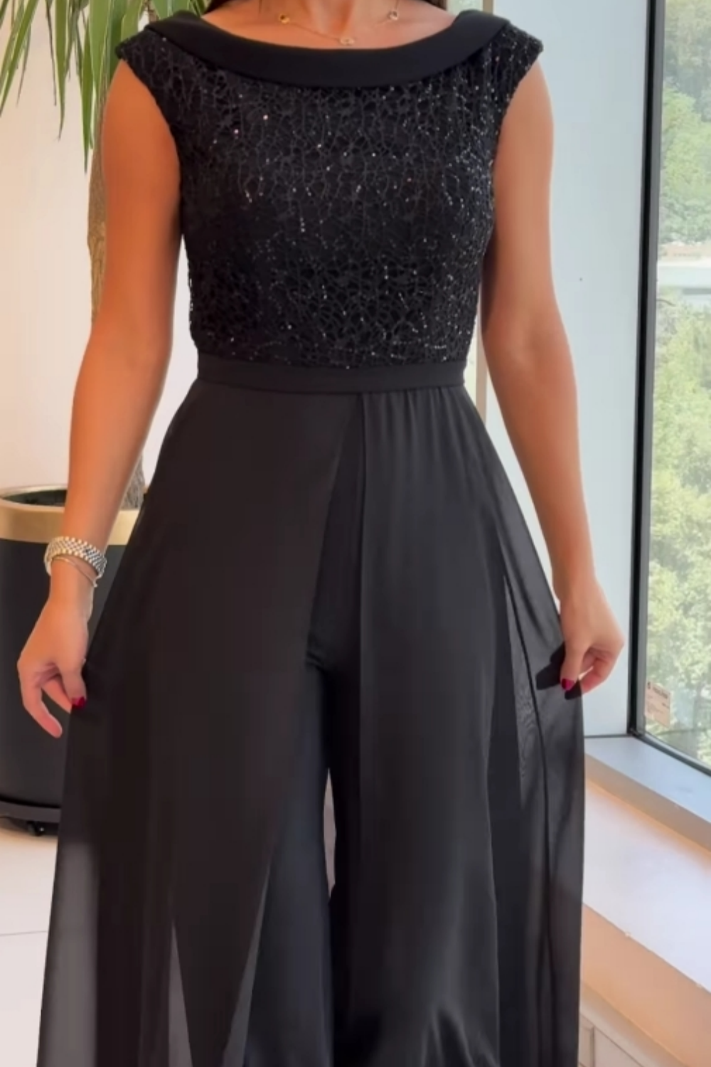 Lydia – Stylish Sleeveless Jumpsuit