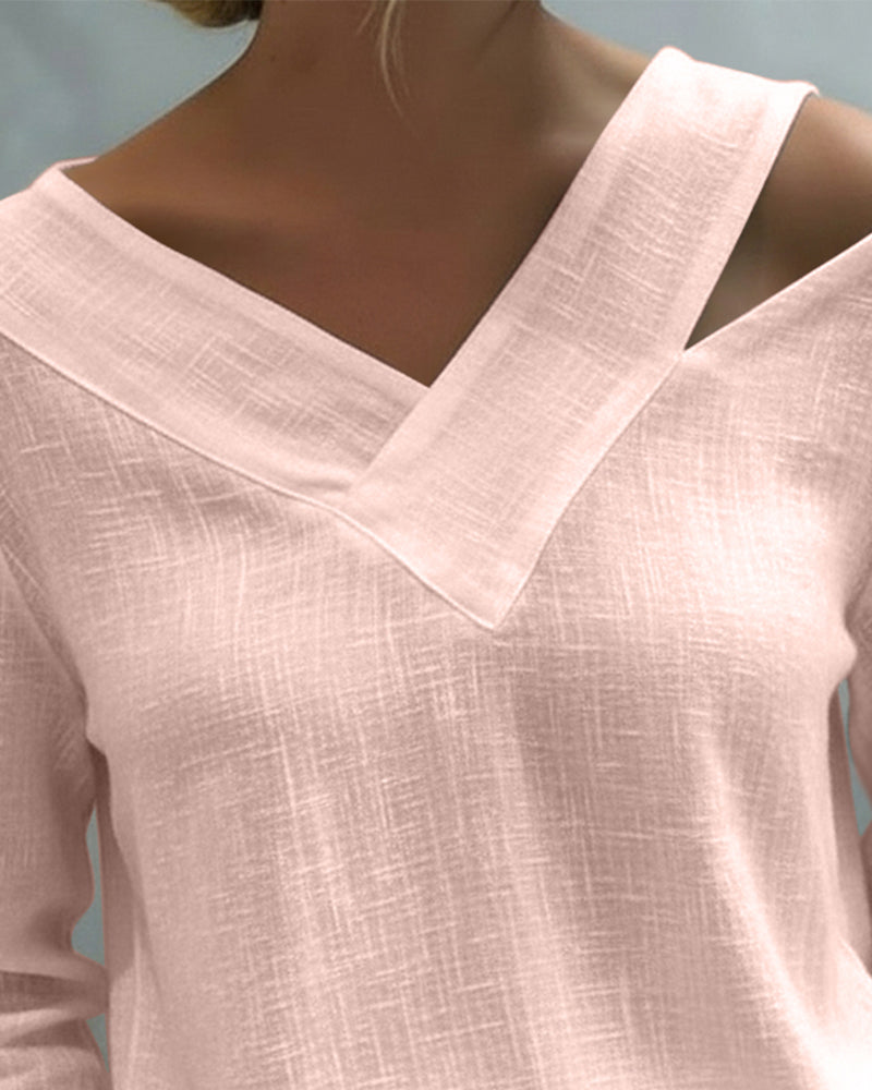 Makeeta – Elegant Top with V-Neck and Straps