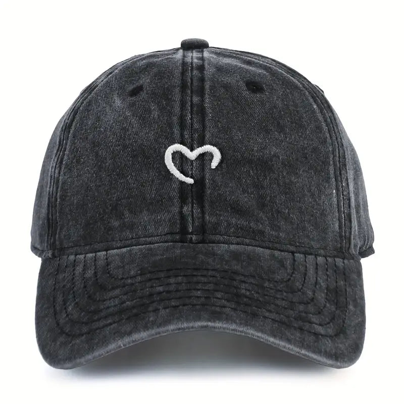 Marlia – Embroidered Cap with Heart