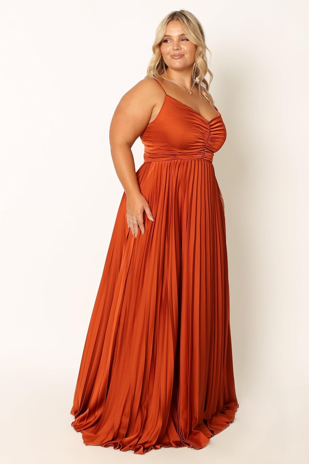 Masano – Elegant Pleated Dress