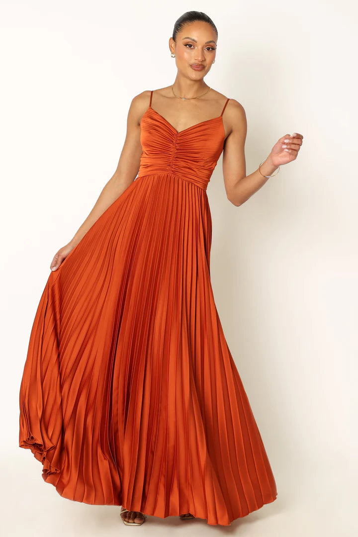 Masano – Elegant Pleated Dress