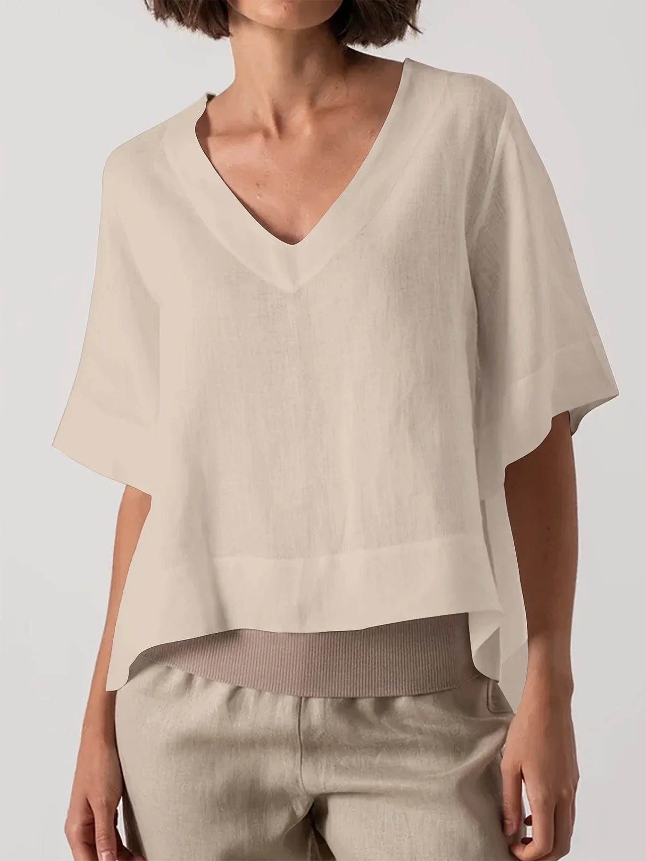 Mattea – Casual Loose-Fitting Top with V-Neck