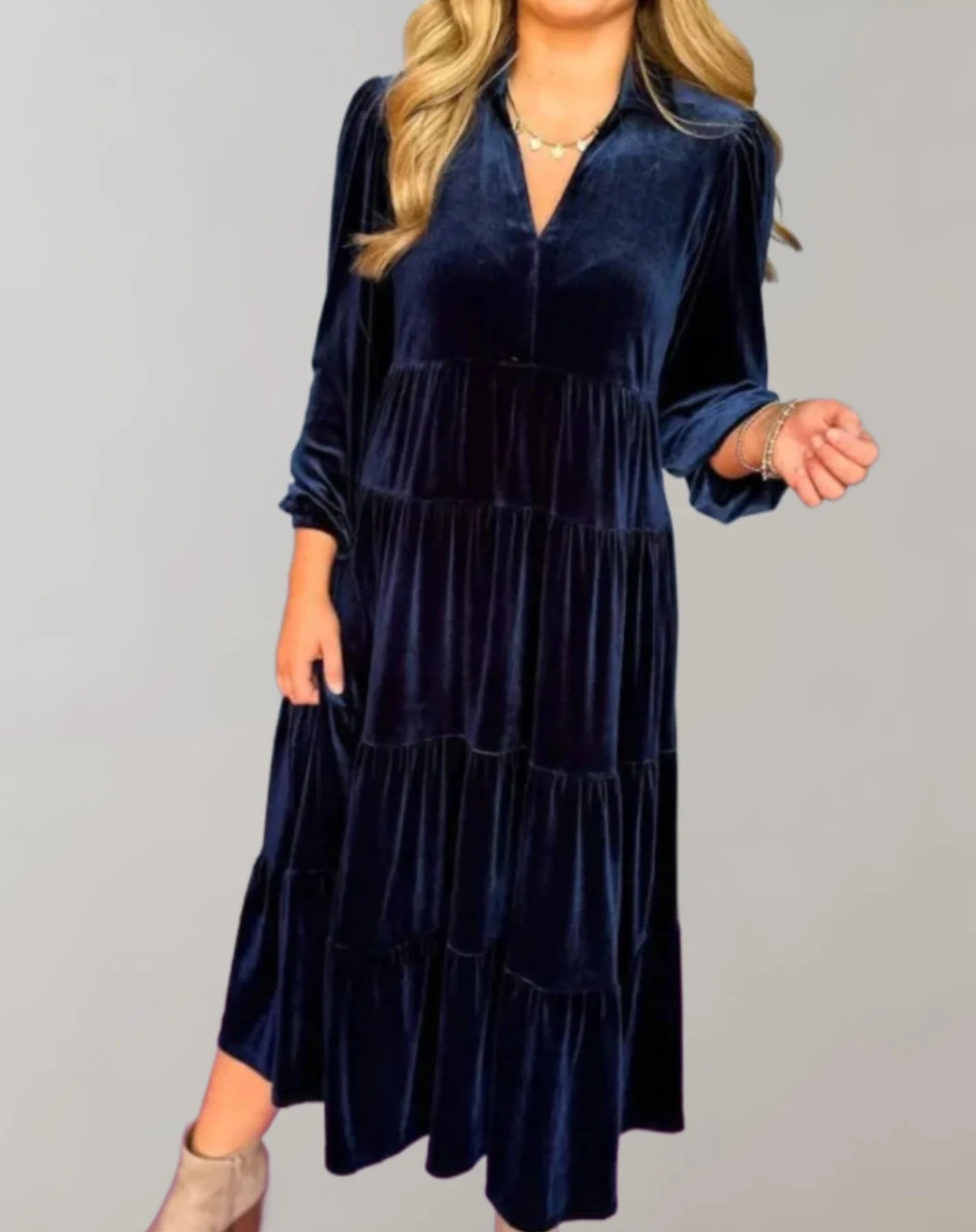 Melba - Loose Velvet Dress with V-Neck