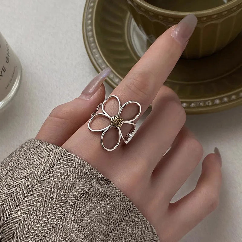 Nakoa – Sunbound Ring in Sterling Silver with Petal Design