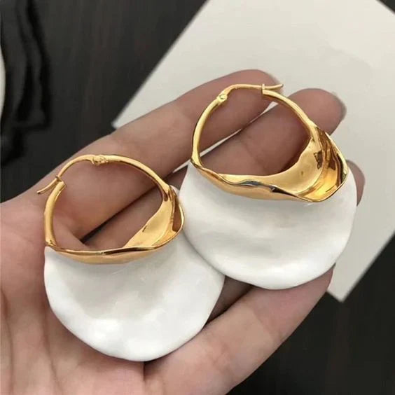 Nerise – Vintage Earrings in White and Gold
