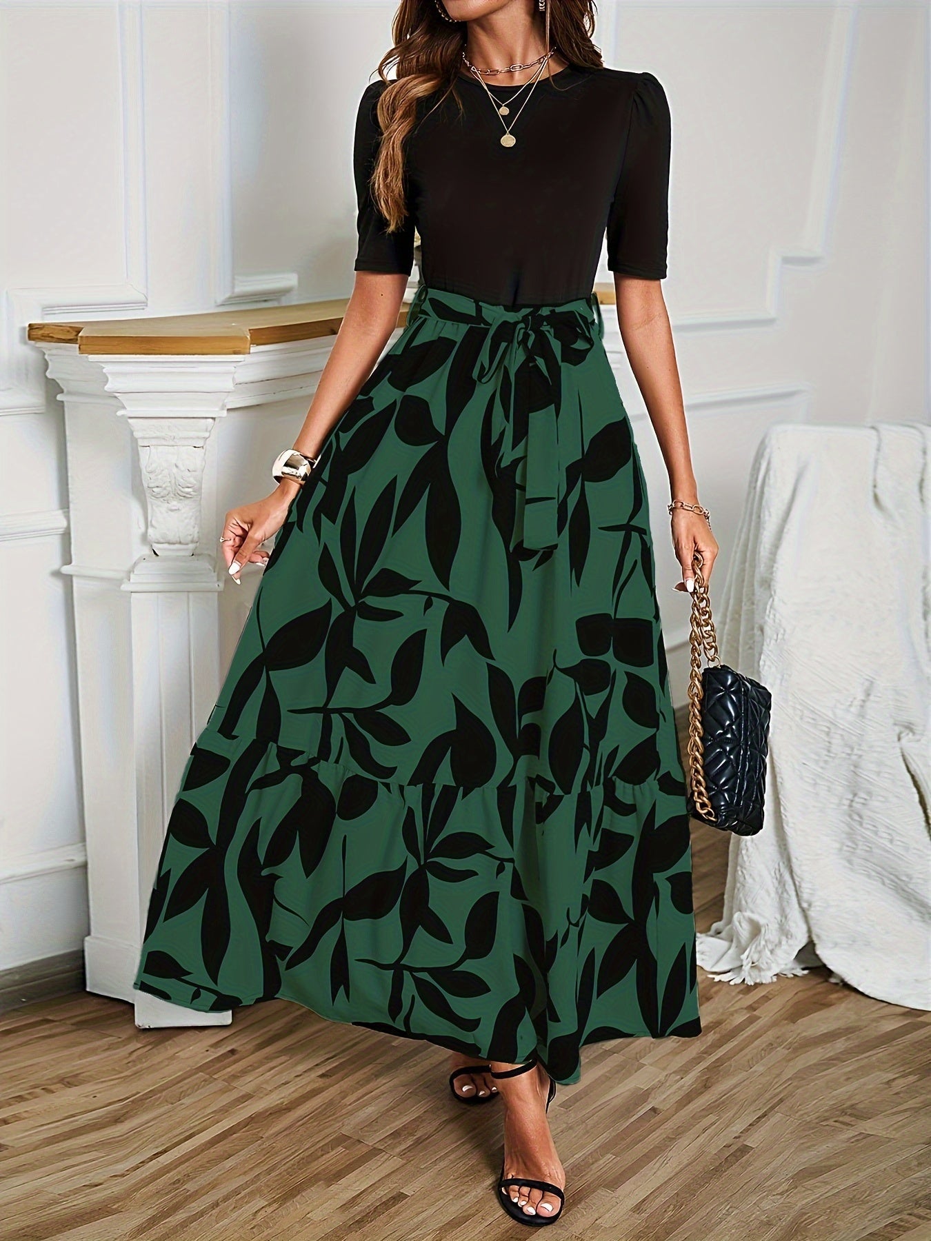 Nuray – Elegant Short-Sleeved Floral Dress