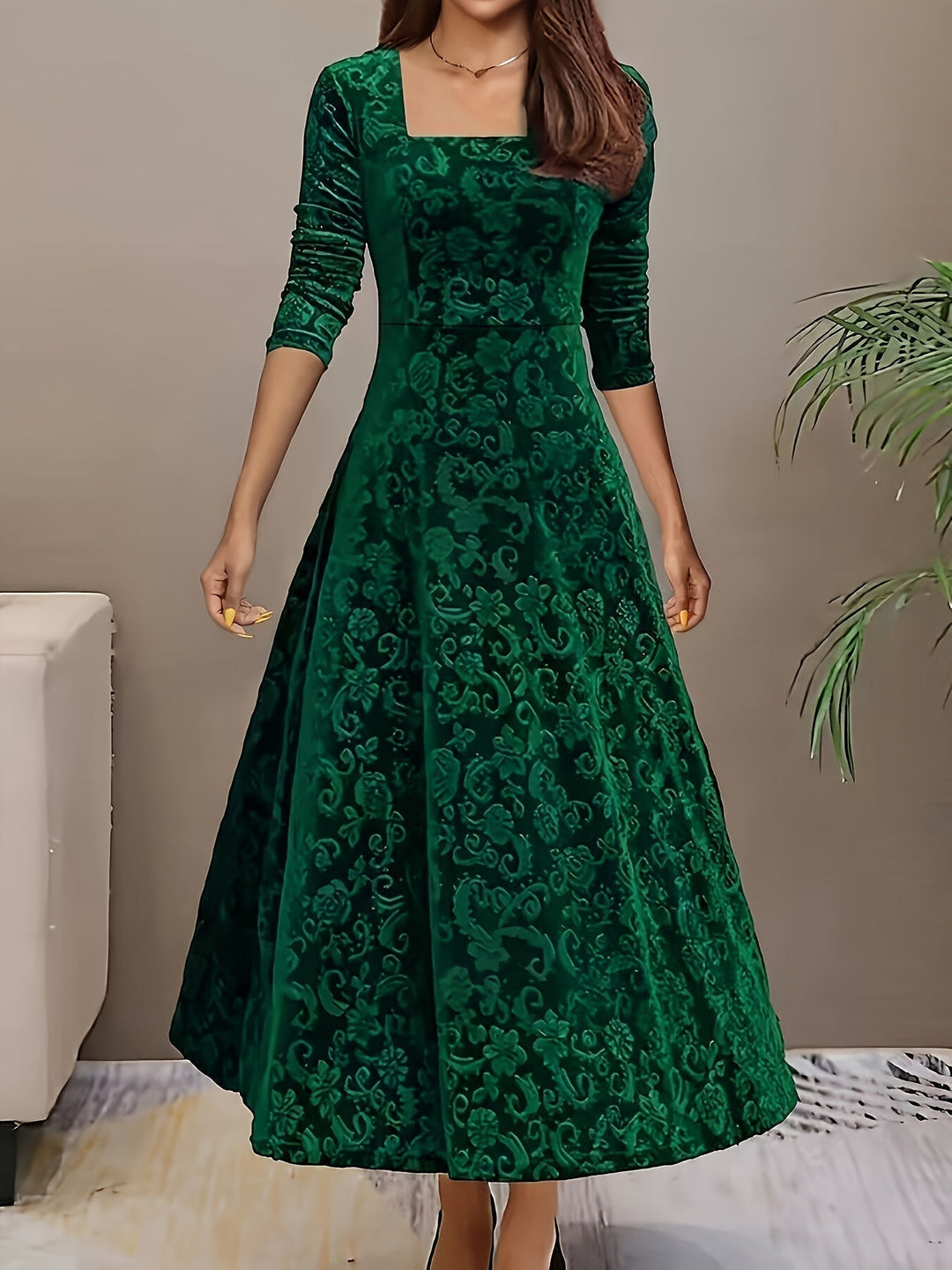 Otsuru - Elegant Velvet Dress with Long Sleeves