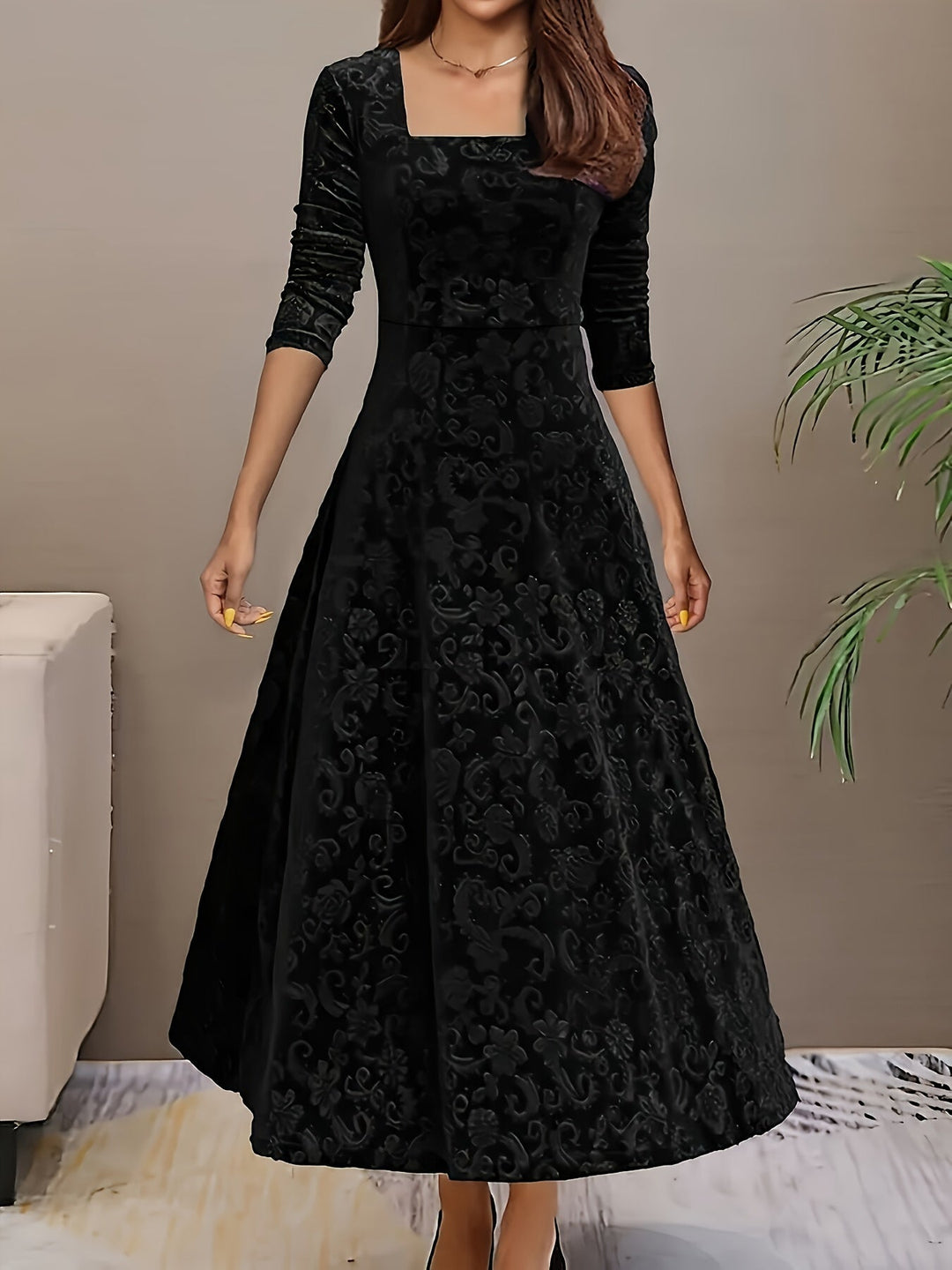 Otsuru - Elegant Velvet Dress with Long Sleeves