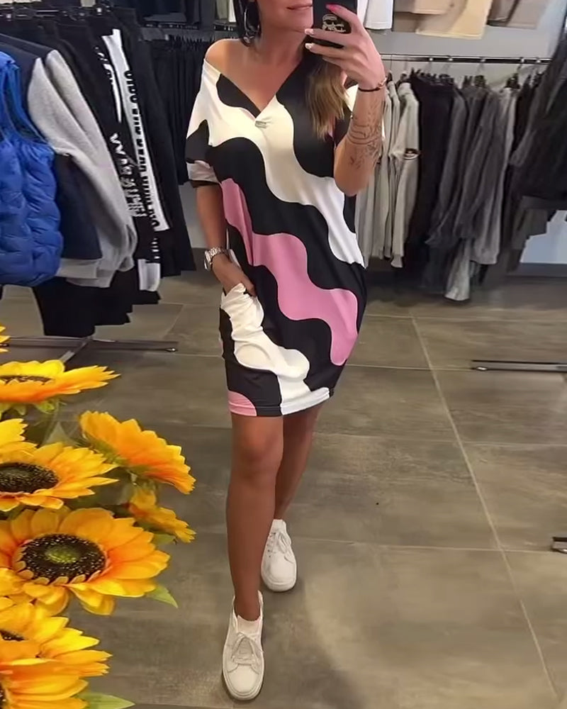 Penelope – Stylish Dress with V-Neck and Wavy Prints