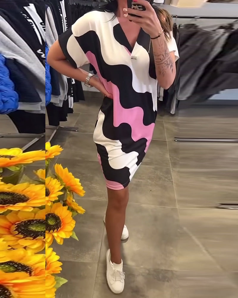 Penelope – Stylish Dress with V-Neck and Wavy Prints