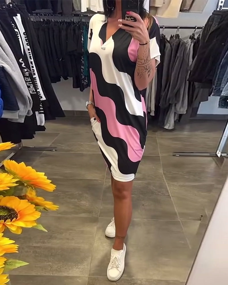 Penelope – Stylish Dress with V-Neck and Wavy Prints