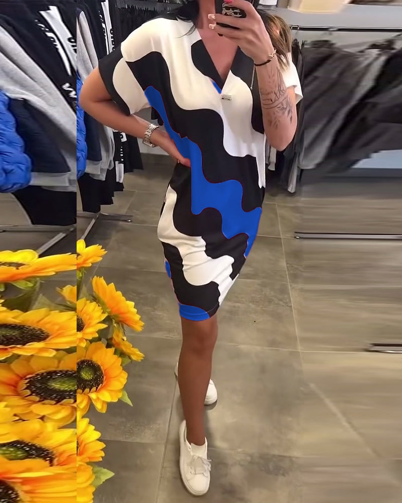Penelope – Stylish Dress with V-Neck and Wavy Prints