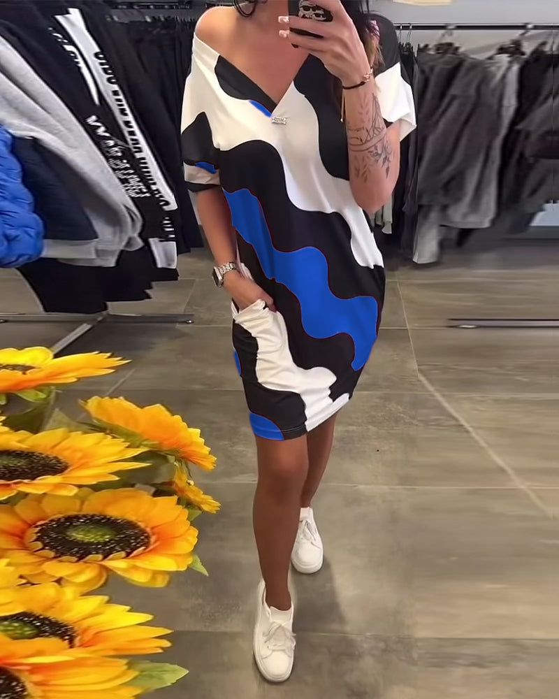 Penelope – Stylish Dress with V-Neck and Wavy Prints