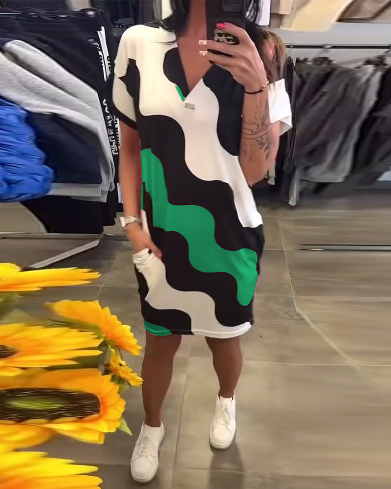Penelope – Stylish Dress with V-Neck and Wavy Prints