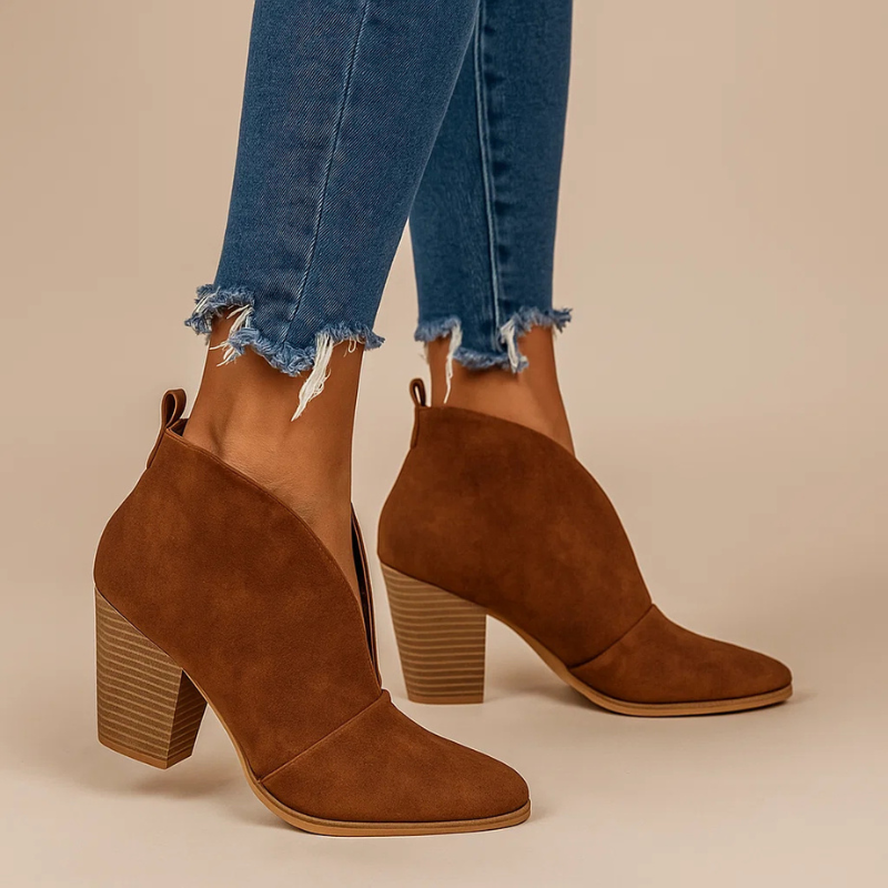 Phyllis – Ankle Boots with V-Cut