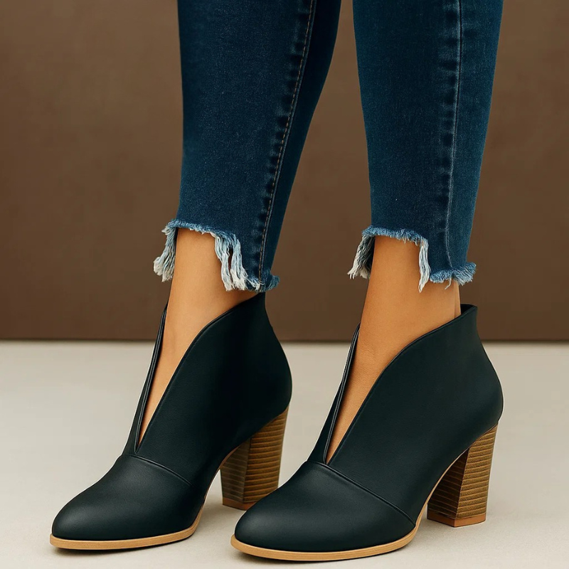 Phyllis – Ankle Boots with V-Cut