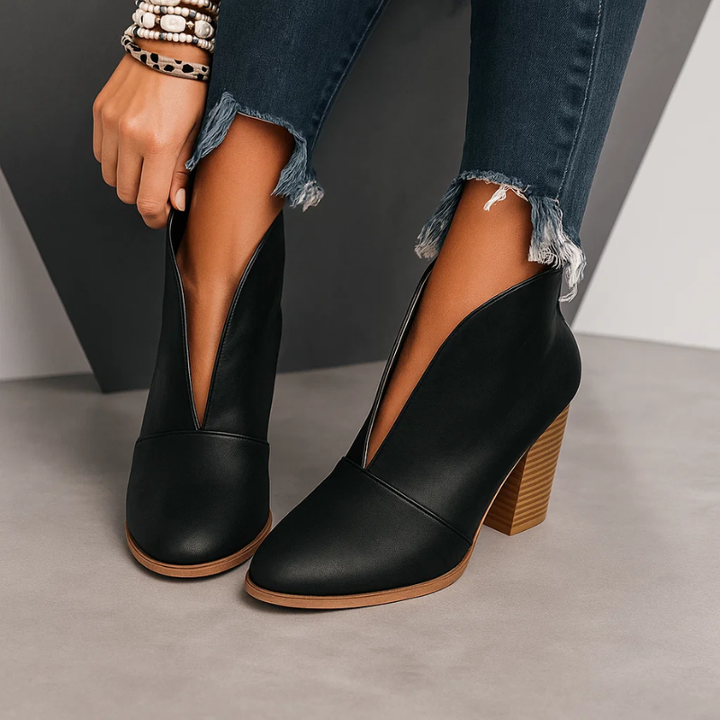 Phyllis – Ankle Boots with V-Cut