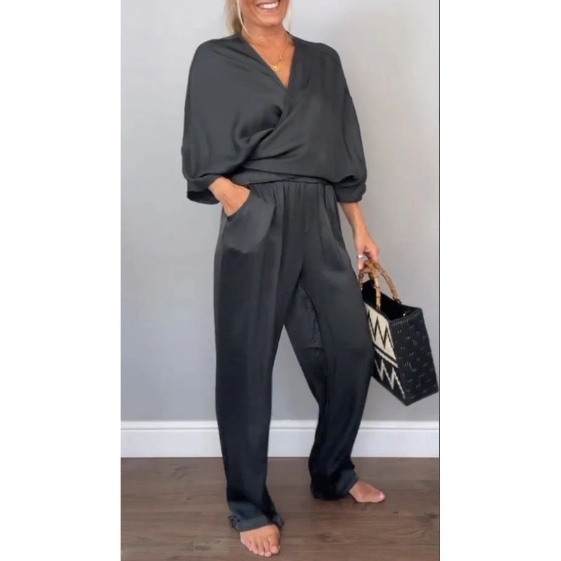 Samira - Top with V-Neck and Pants Made from Mercerized Cotton
