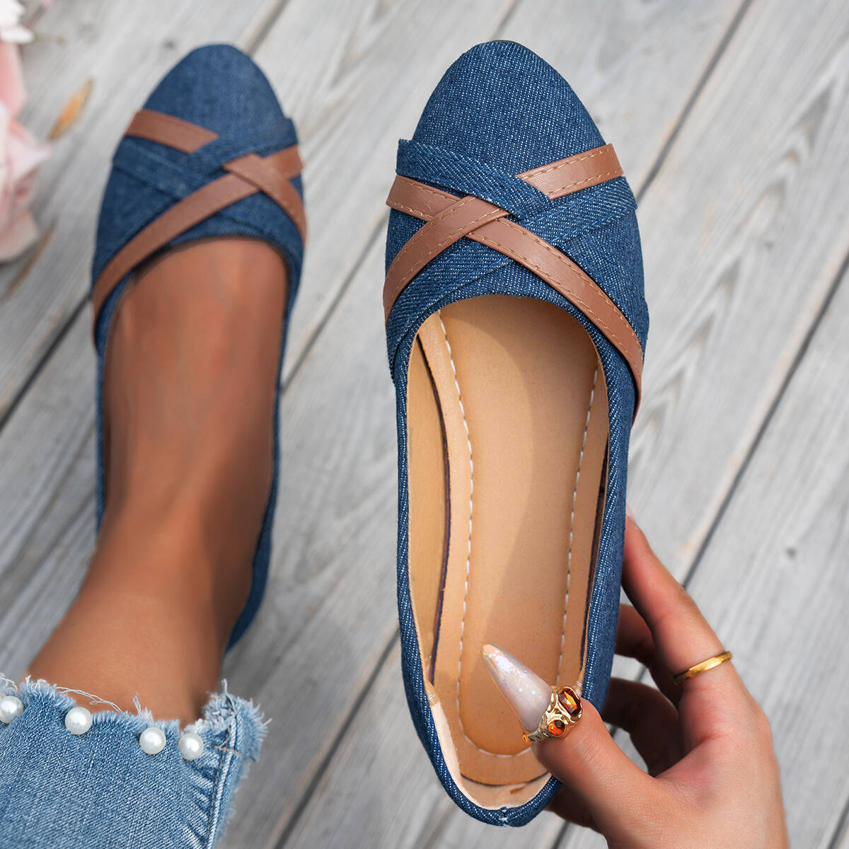 Shakina – Comfortable Shoes with Crossed Straps