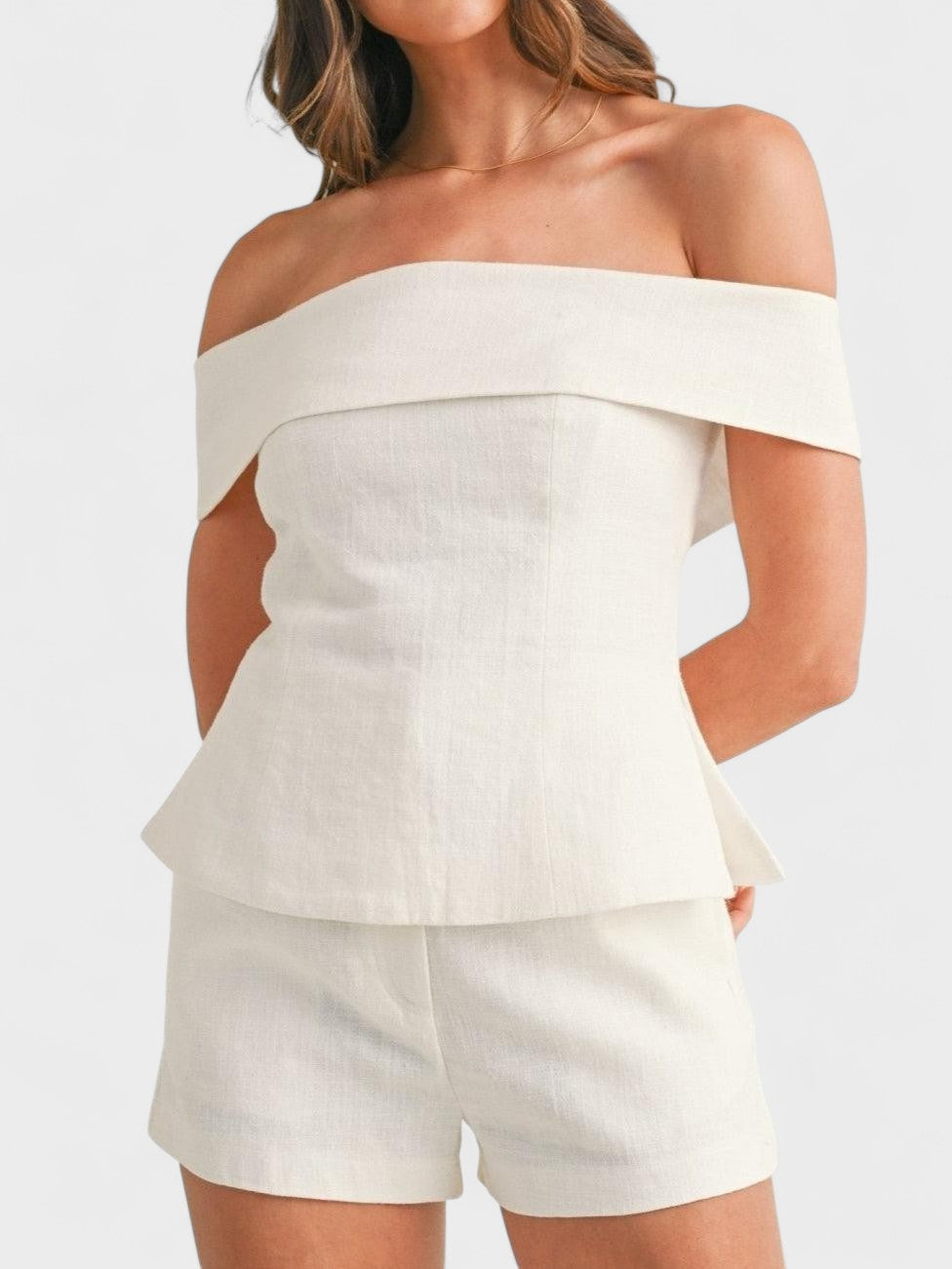 Shalita – Two-Piece Linen Set with Off-the-Shoulder Top