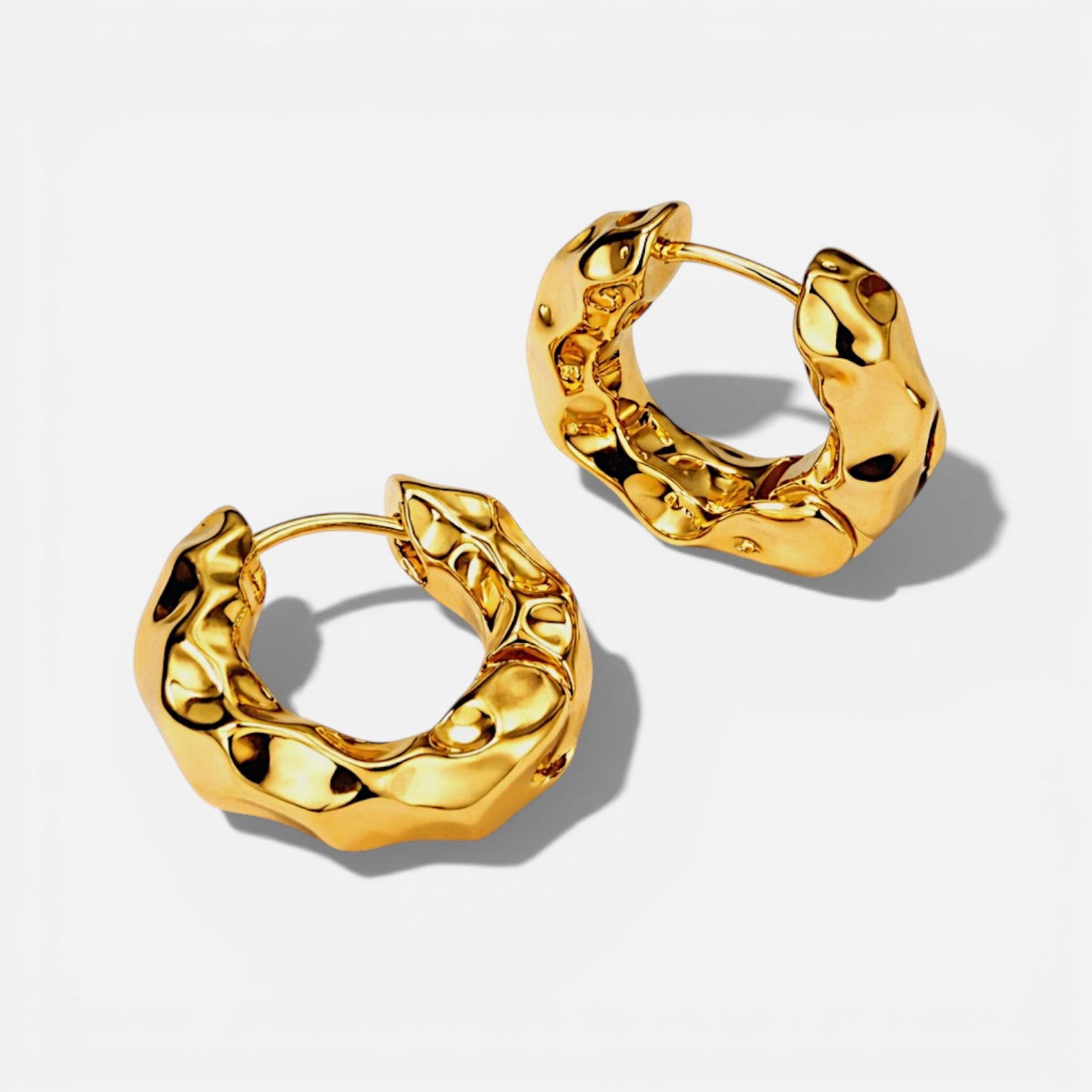 Solvéra Sculptural Chunky Hoop Earrings