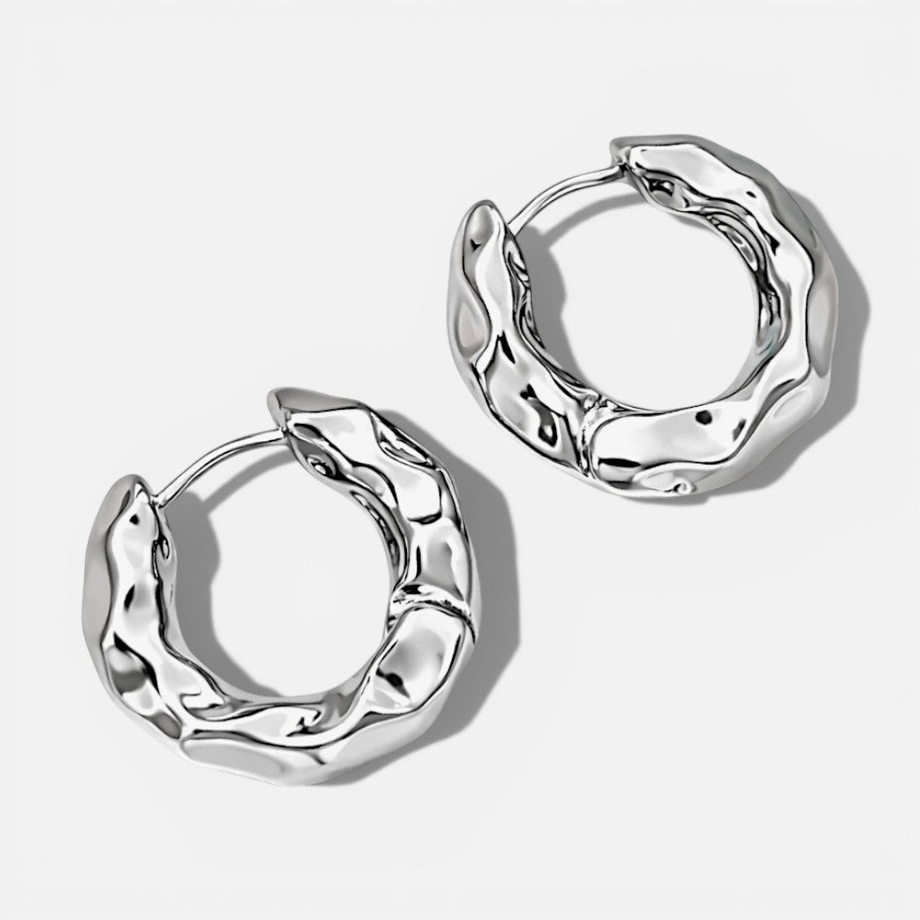 Solvéra Sculptural Chunky Hoop Earrings