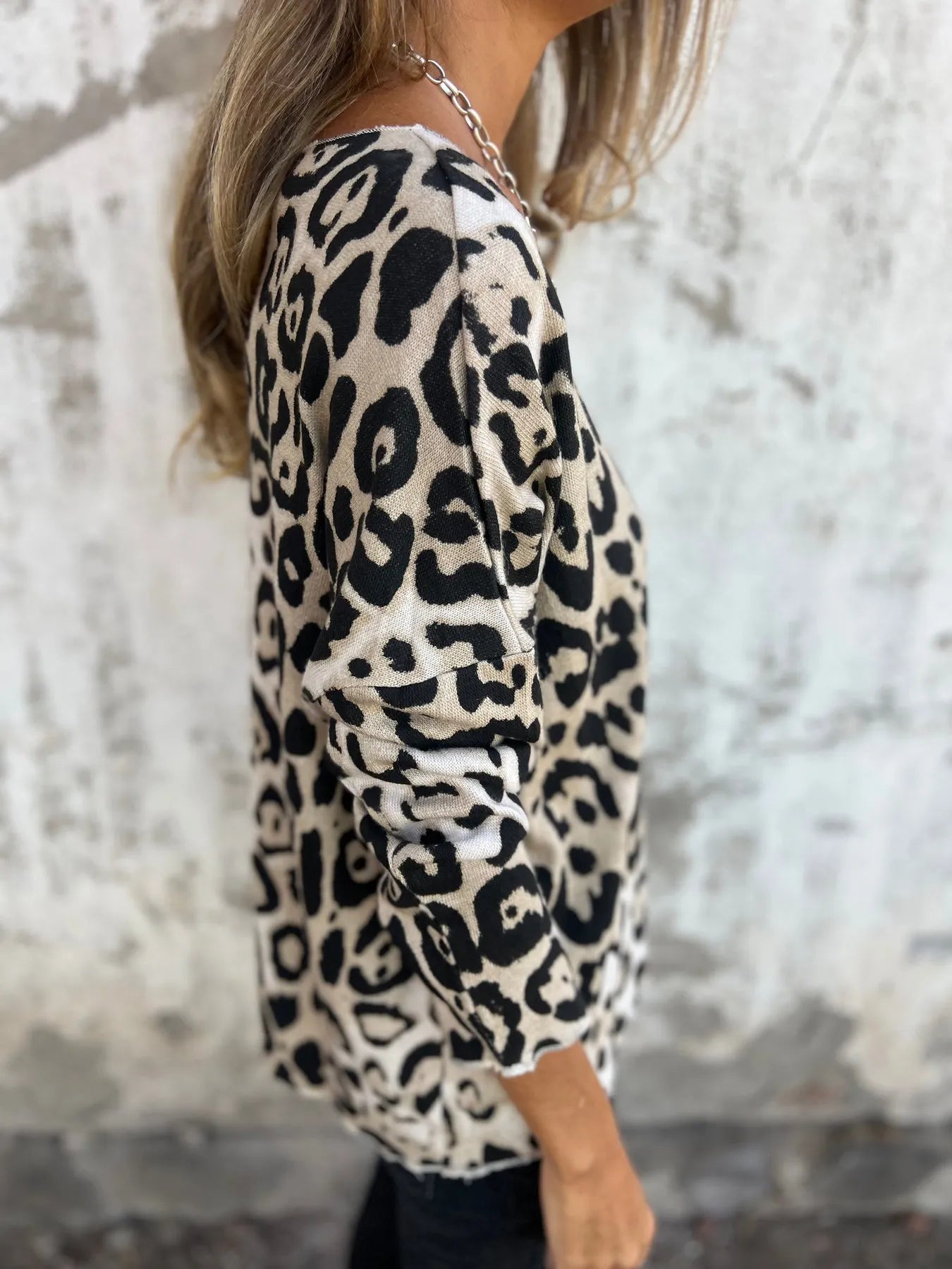 Swantje – Blouse with Round Neckline and Leopard Print | 1+1 Free