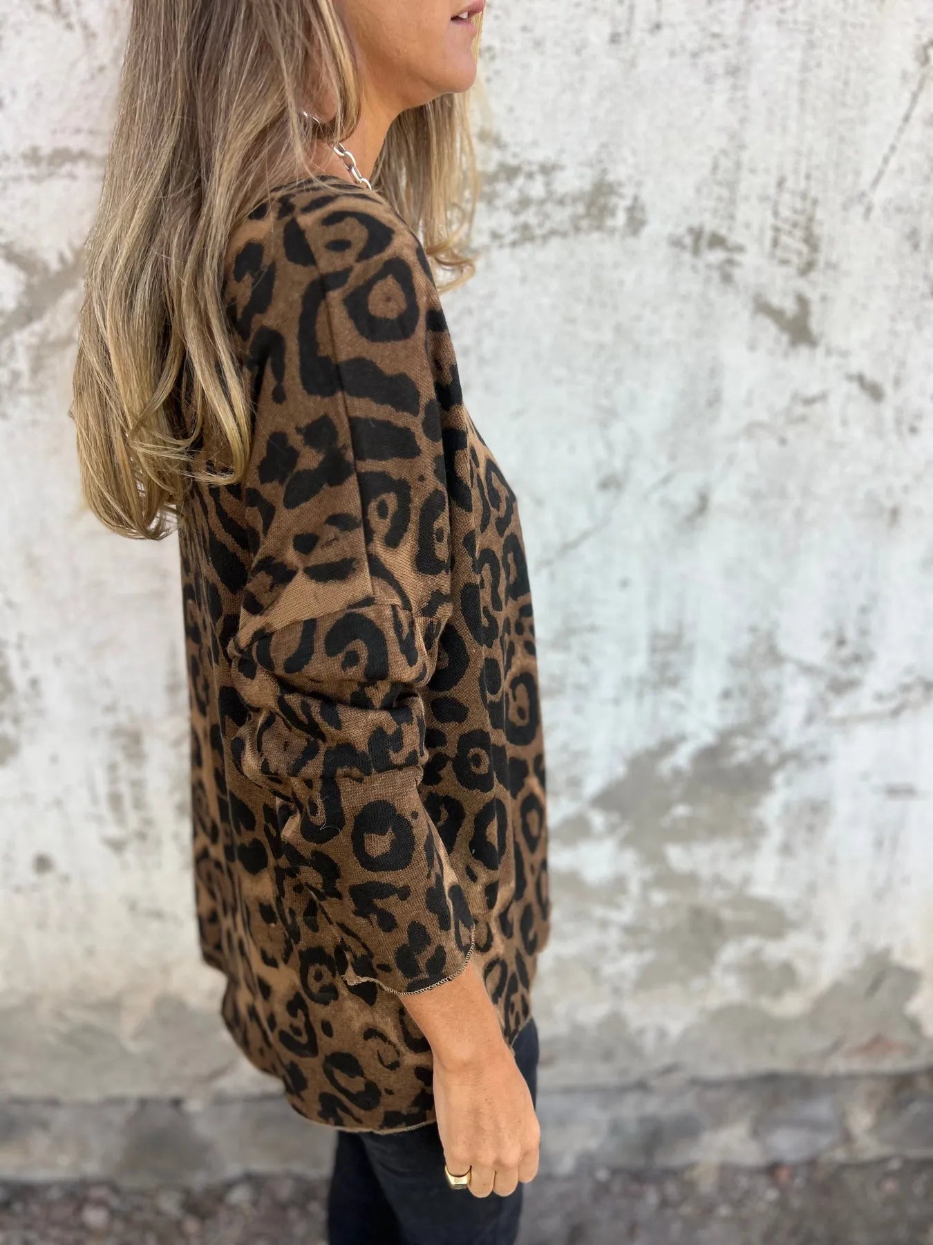 Swantje – Blouse with Round Neckline and Leopard Print | 1+1 Free