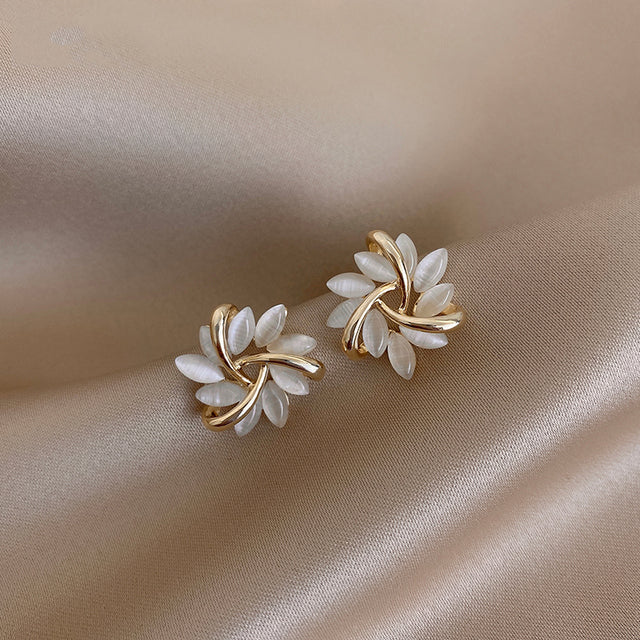 Verica – Cercei rotunzi cu opal și motiv floral