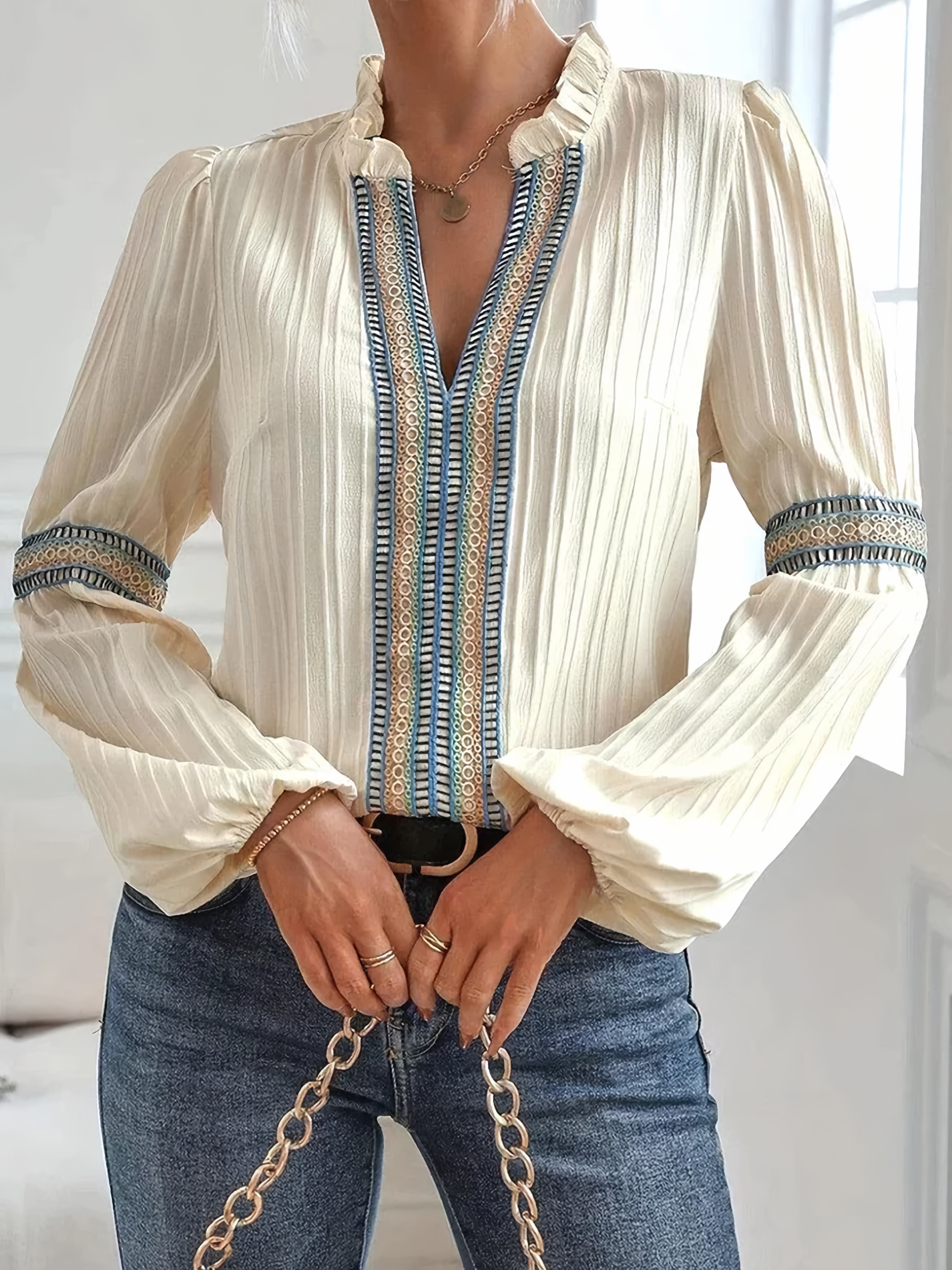 Vinca – Elegant Lace Blouse